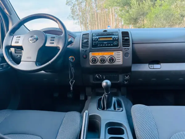 Nissan Navara 2.5 dCi CD SE Eastpak 37