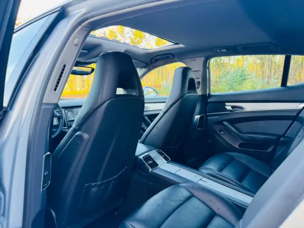 Porsche Panamera Platinum Edition 43