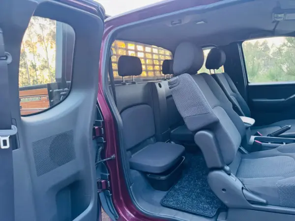 Nissan Navara 2.5 dCi CD SE Eastpak 42