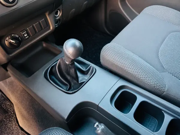 Nissan Navara 2.5 dCi CD SE Eastpak 35