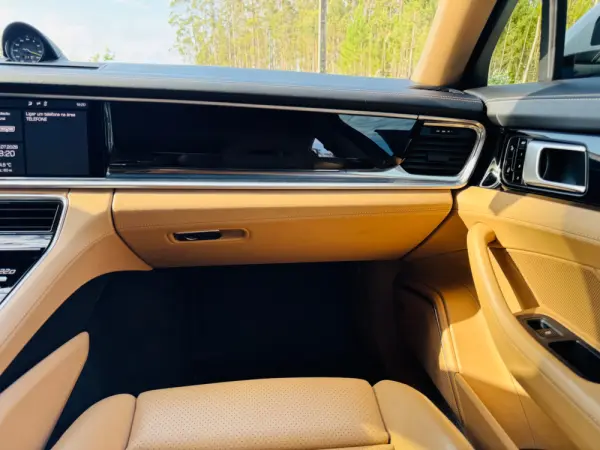 Porsche Panamera Sport Turismo 4 E-Hybrid 52