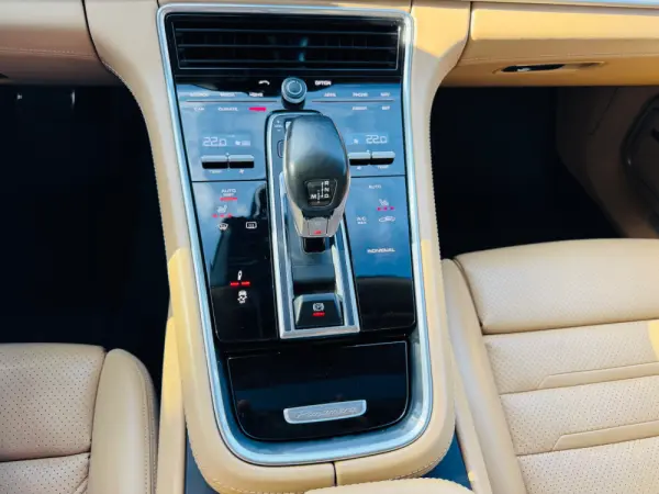 Porsche Panamera Sport Turismo 4 E-Hybrid 48