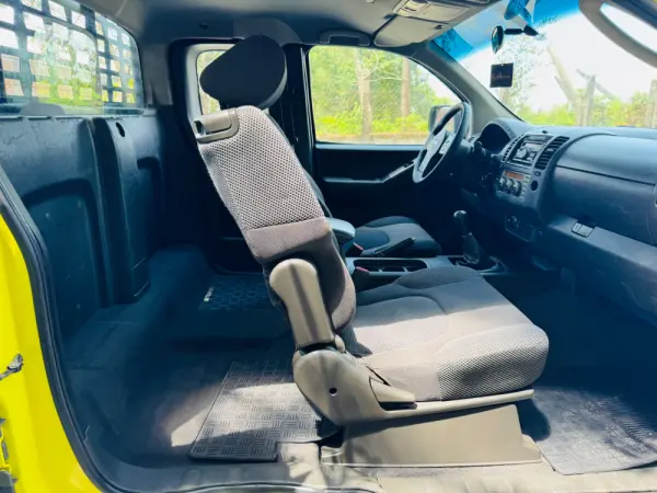 Nissan Navara 2.5 dCi CD SE Eastpak 37