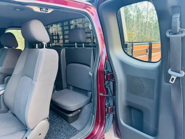 Nissan Navara 2.5 dCi CD SE Eastpak 25