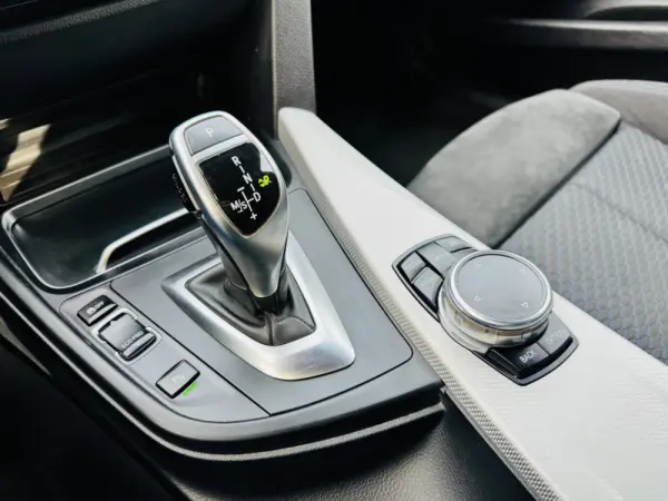 BMW 320 d Pack M Auto 27