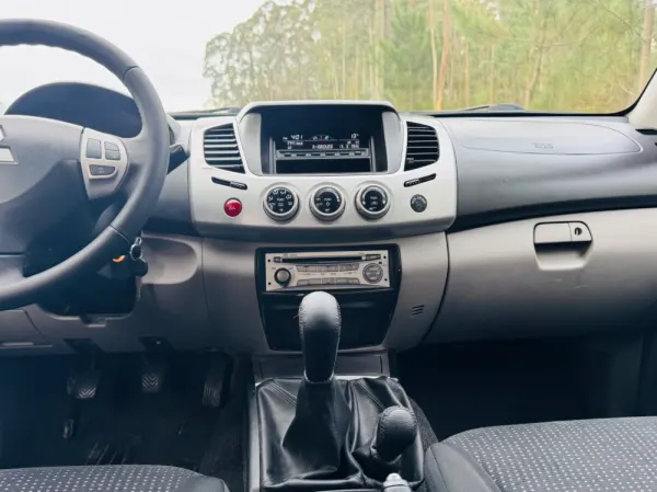 Mitsubishi L200 2.5 DI-D CD Invite AC CC 4WD 32