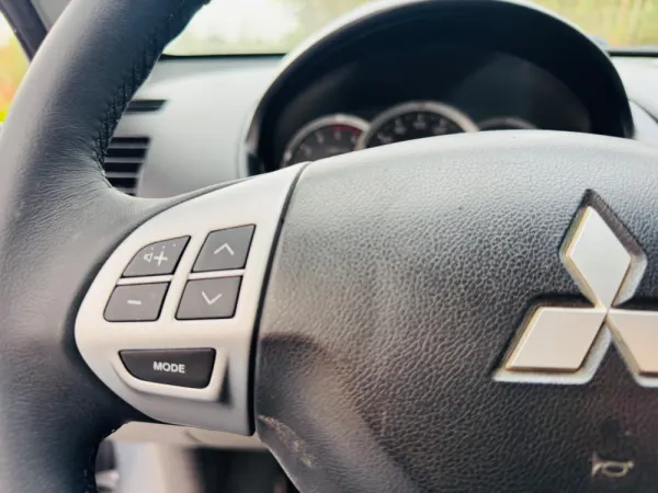 Mitsubishi L200 2.5 DI-D CD Invite AC CC 4WD 25