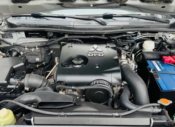 Mitsubishi L200 2.5 DI-D CD Invite AC CC 4WD 44