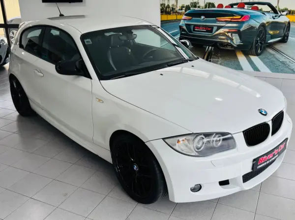 BMW 118 d Pack M 8