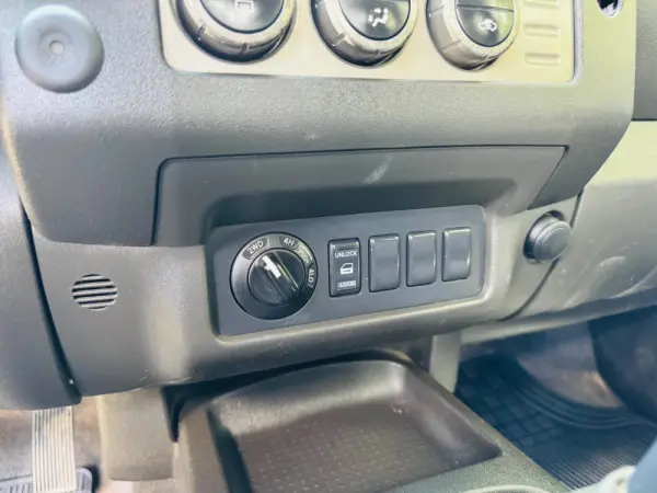 Nissan Navara 2.5 dCi CD SE Eastpak 29