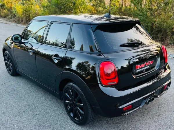 MINI 5 Portas Cooper S 11