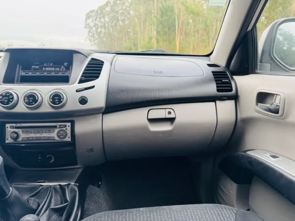 Mitsubishi L200 2.5 DI-D CD Invite AC CC 4WD 33