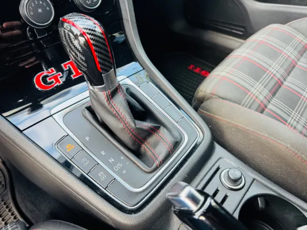 Volkswagen Golf 2.0 TSi GTi DSG Performance 30