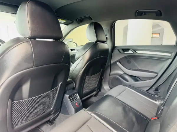 Audi A3 Limousine 2.0 TDI S-line 43