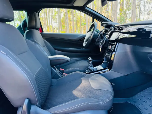 Citroen DS3 Cabrio 1.2 VTi So Chic 27
