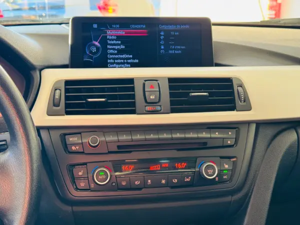 BMW 320 d Sport Line 32