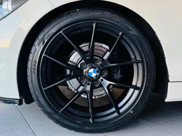 BMW 118 d Pack M 8