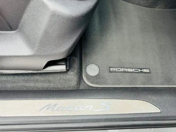 Porsche Macan S 43