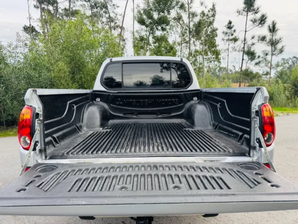 Mitsubishi L200 2.5 DI-D CD Invite AC CC 4WD 16