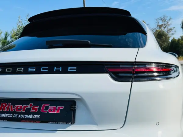 Porsche Panamera Sport Turismo 4 E-Hybrid 18