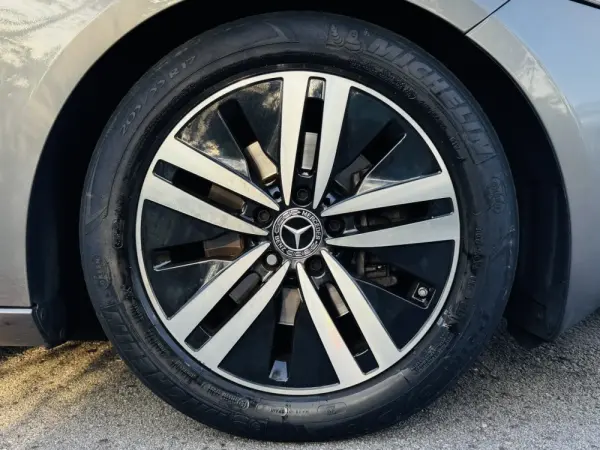 Mercedes-Benz A 180 d 7G-DCT Progressive 9