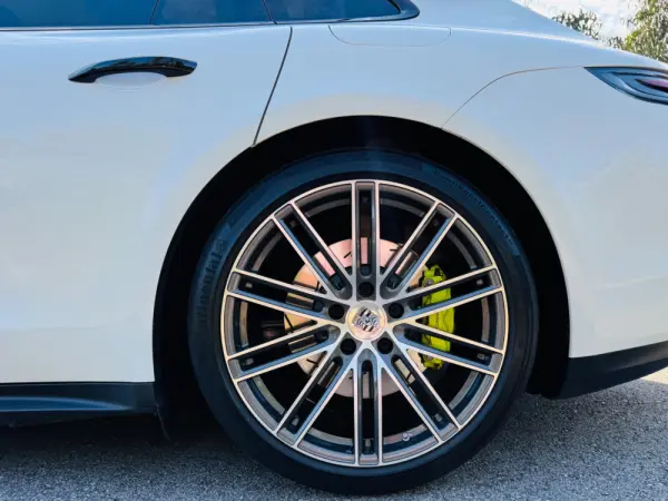 Porsche Panamera Sport Turismo 4 E-Hybrid 17