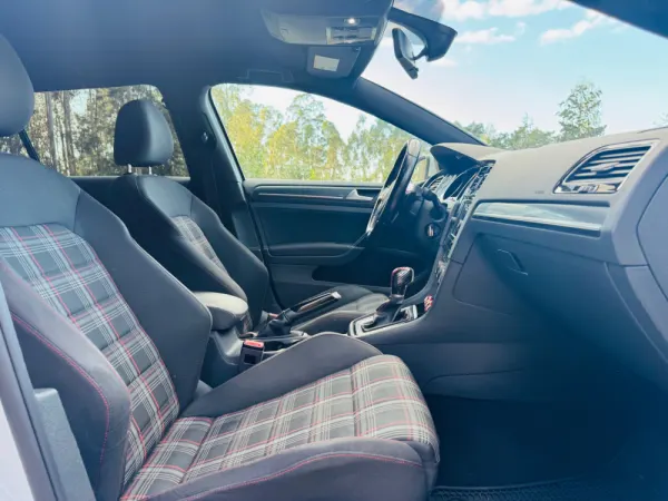 Volkswagen Golf 2.0 TSi GTi DSG Performance 36