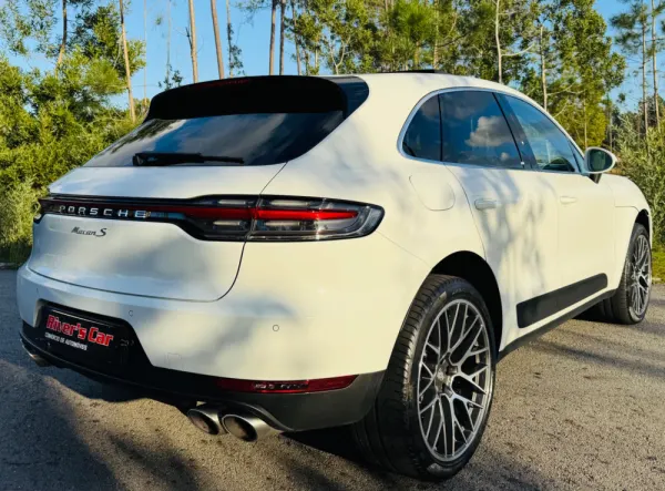Porsche Macan S 10