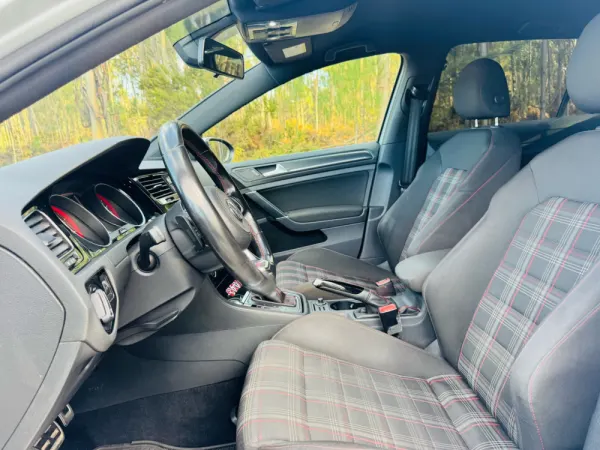 Volkswagen Golf 2.0 TSi GTi DSG Performance 21