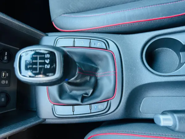 Hyundai Kauai 1.0 T-GDi Premium Pele/Tec.Vermelho 29