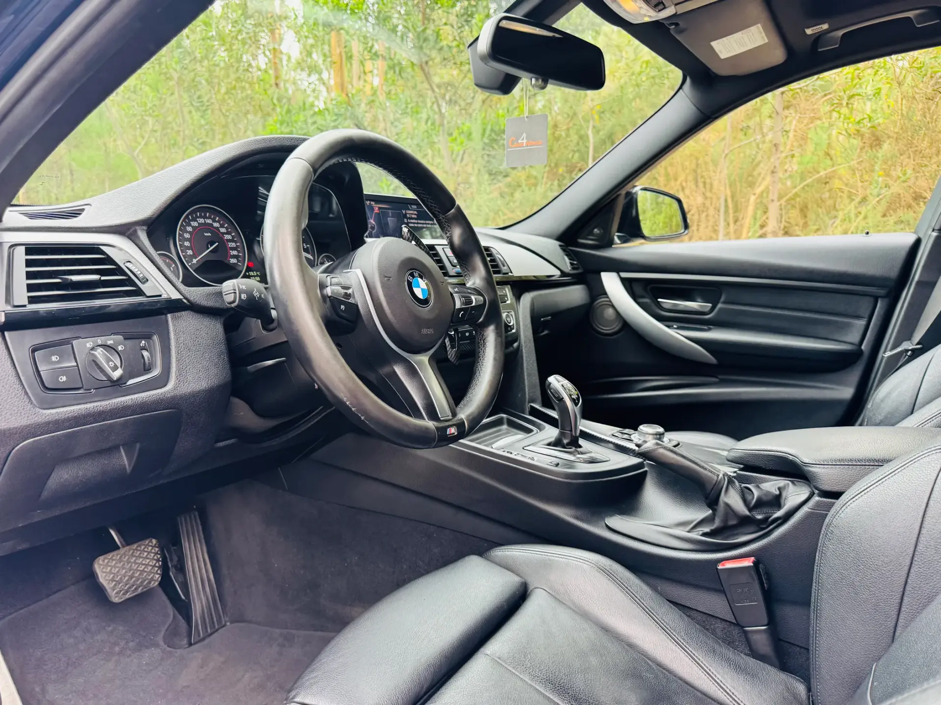 BMW 320 d Touring Auto Pack M 27