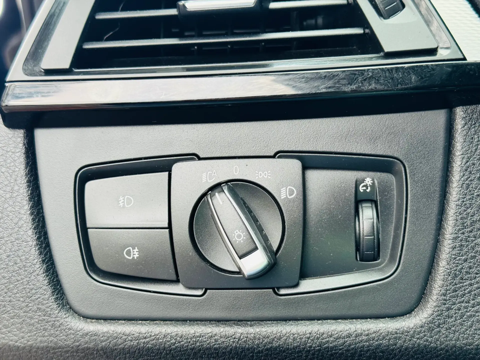 BMW 320 d Touring Auto Pack M 28