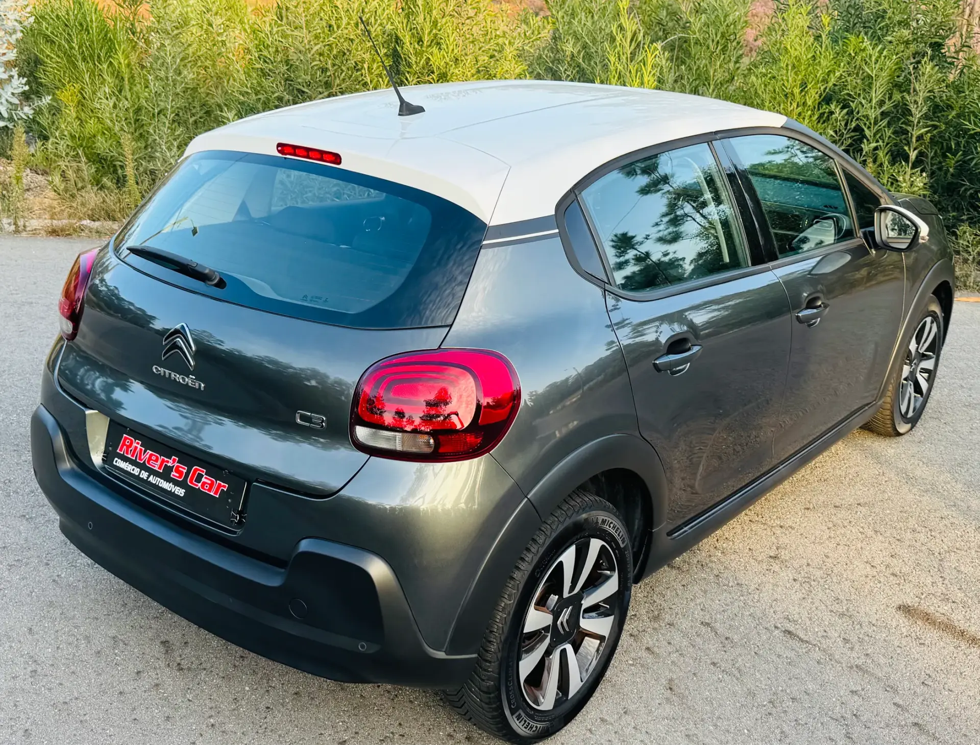 Citroën C3 1.2 PureTech Shine 9
