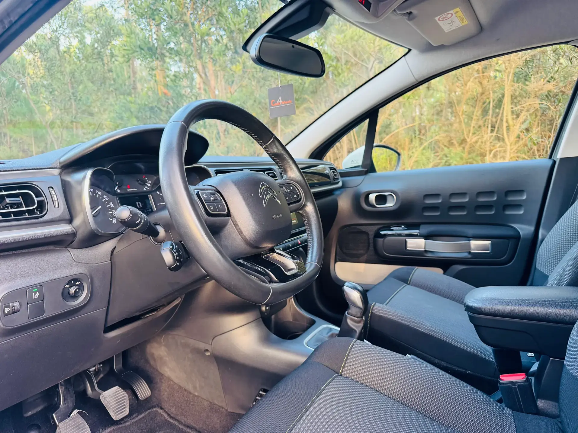 Citroën C3 1.2 PureTech Shine 18