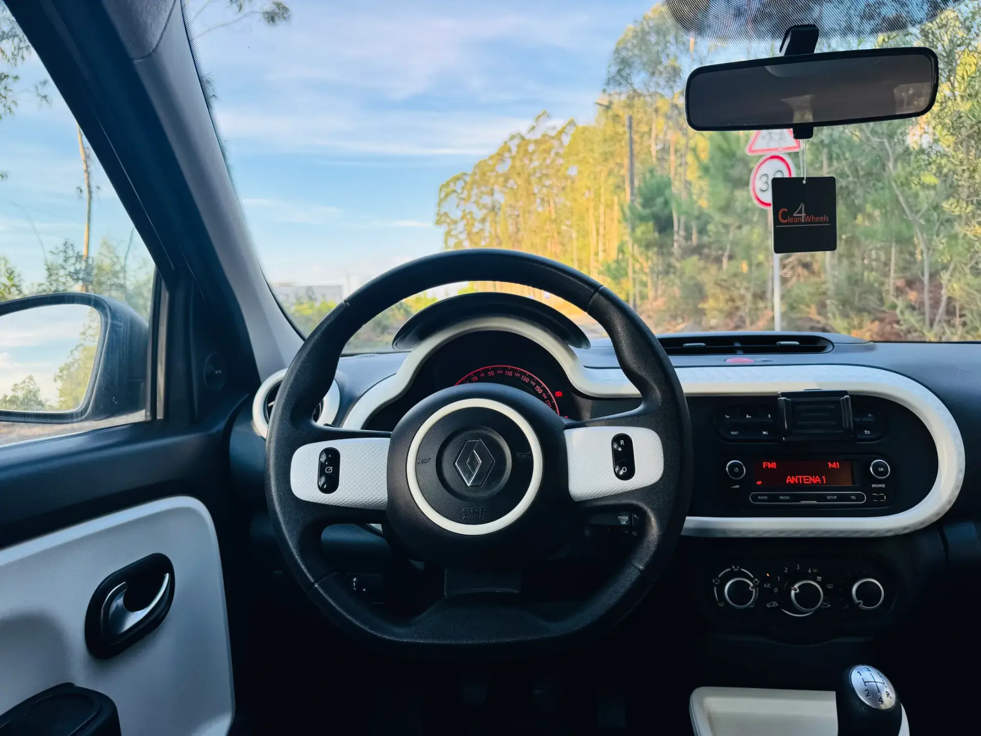 Renault Twingo 1.0 SCe Limited 29