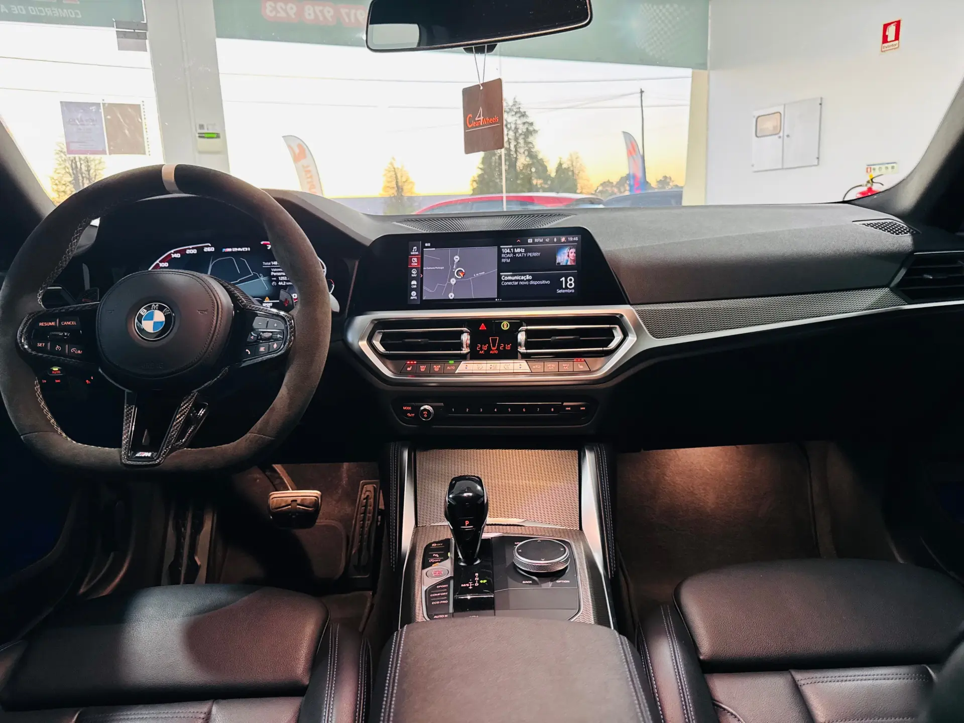 BMW M240i xDrive Auto 34