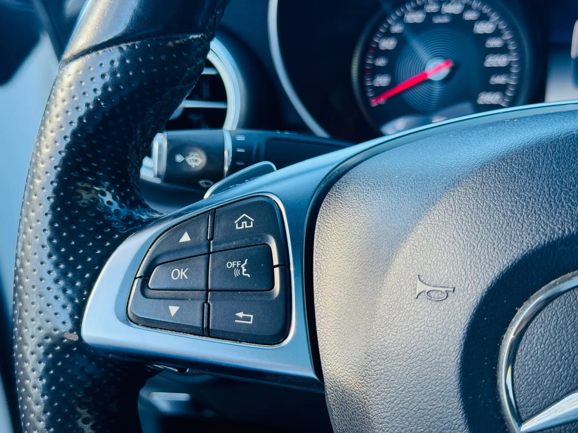 Mercedes-Benz C 220 d 9G-TRONIC AMG Line 25