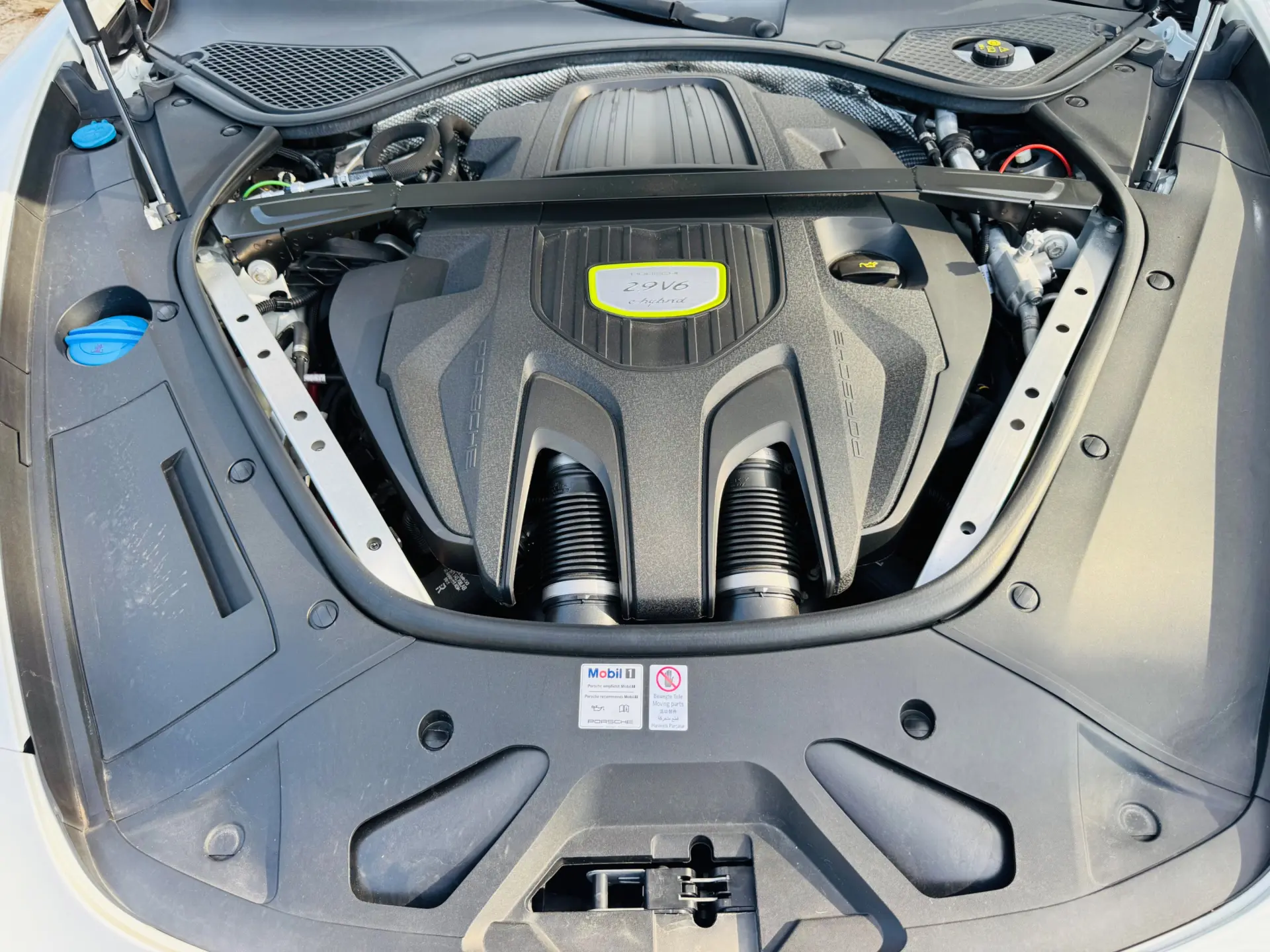 Porsche Panamera Sport Turismo 4 E-Hybrid 75