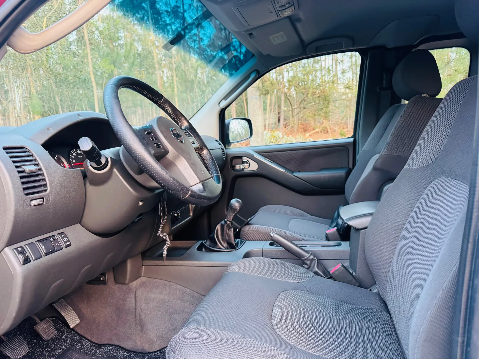 Nissan Navara 2.5 dCi CD SE Eastpak 24