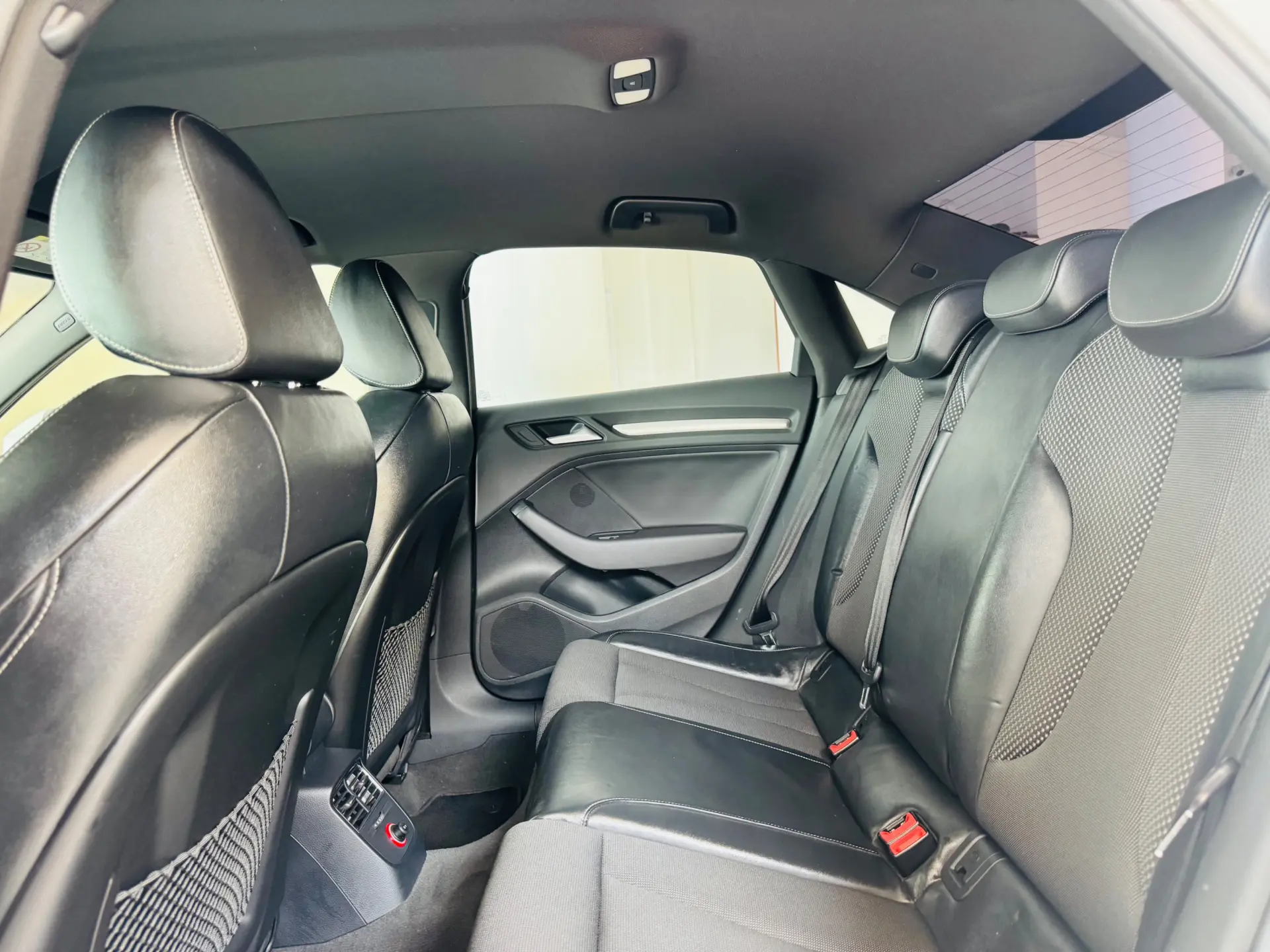 Audi A3 Limousine 2.0 TDI S-line 44