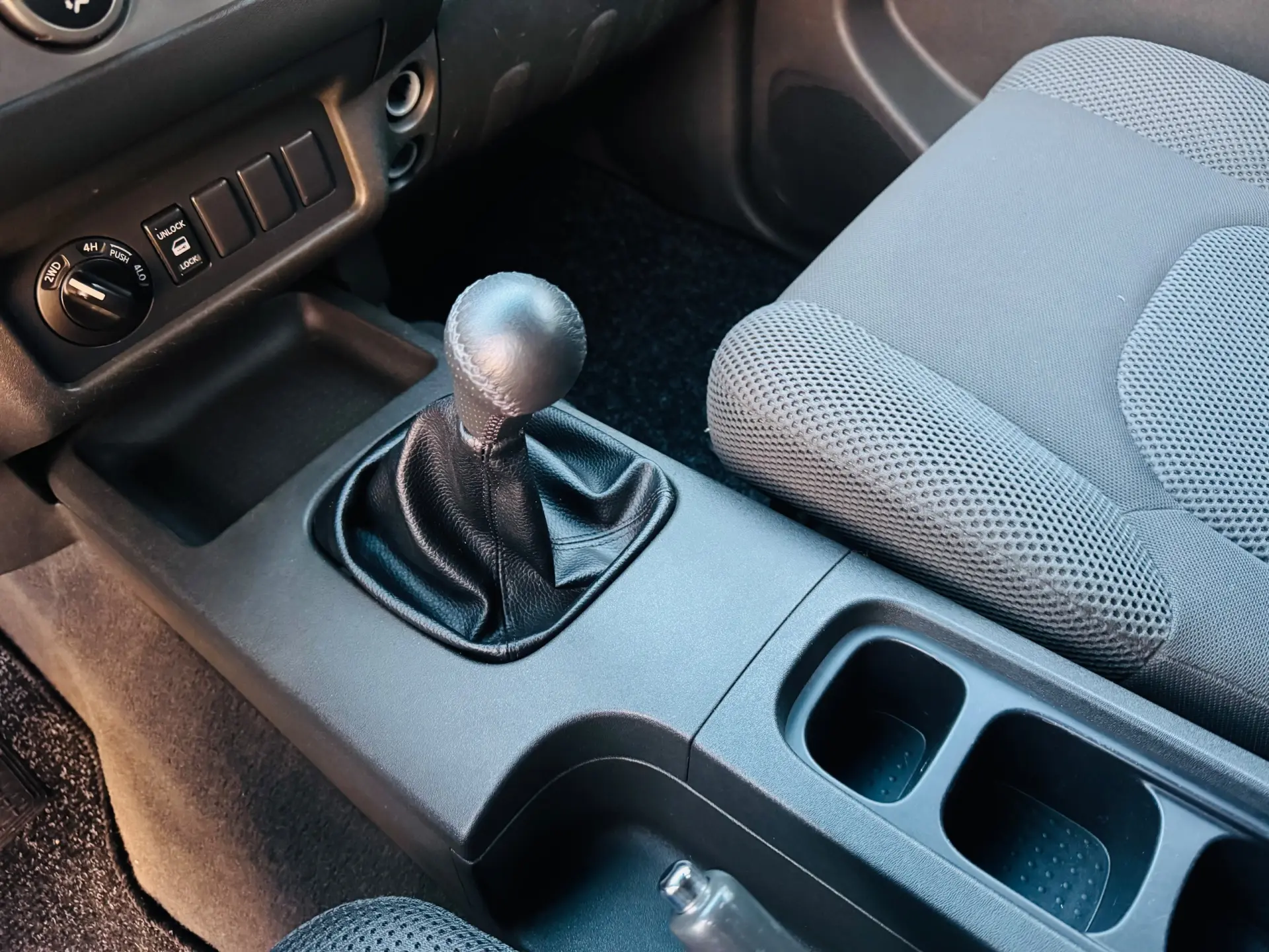 Nissan Navara 2.5 dCi CD SE Eastpak 35