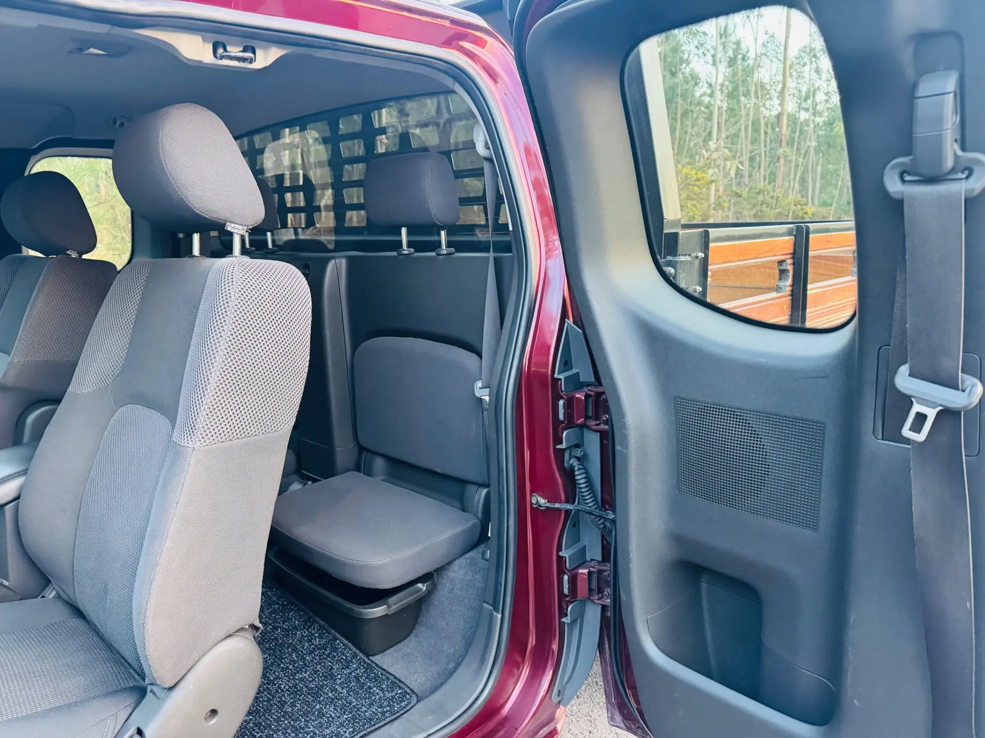 Nissan Navara 2.5 dCi CD SE Eastpak 25