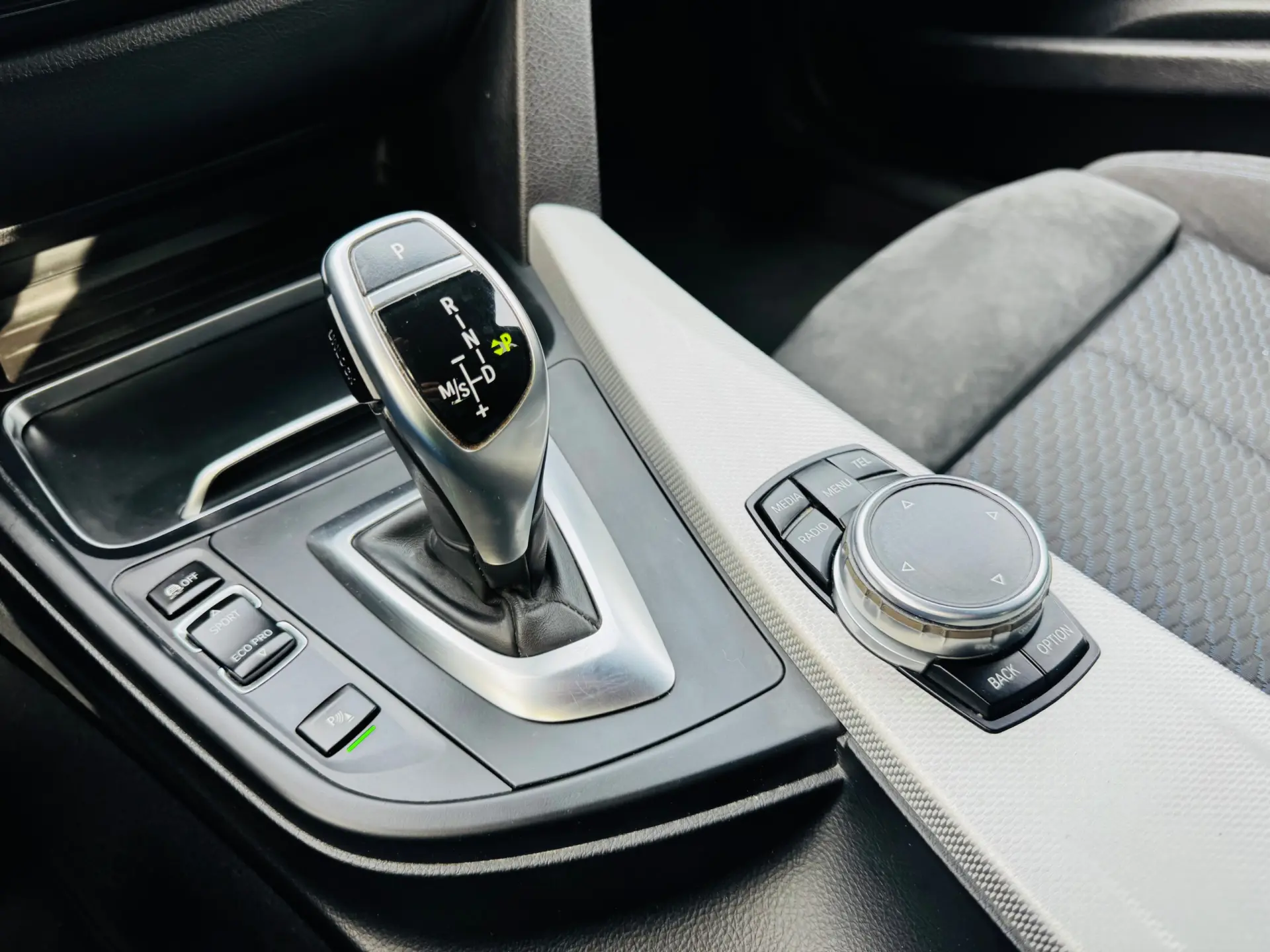 BMW 320 d Pack M Auto 27