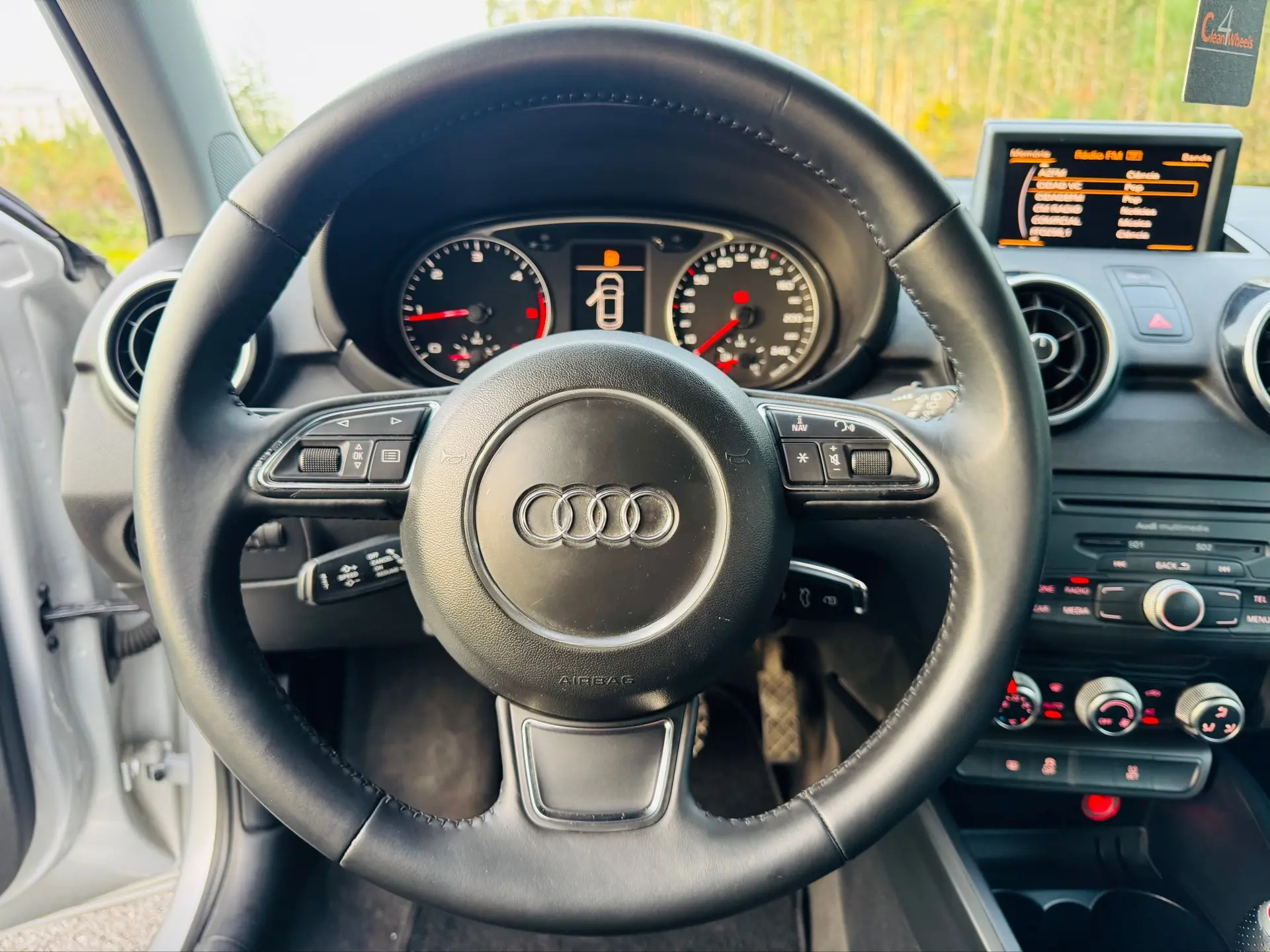 Audi A1 1.6 TDI S-line 21