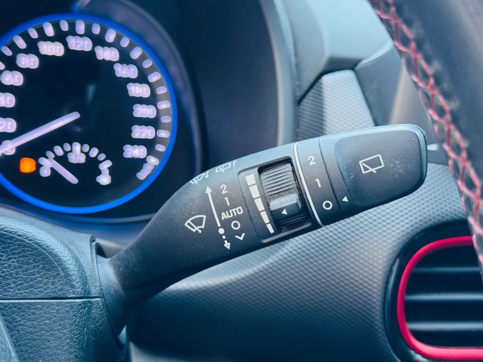 Hyundai Kauai 1.0 T-GDi Premium Pele/Tec.Vermelho 25