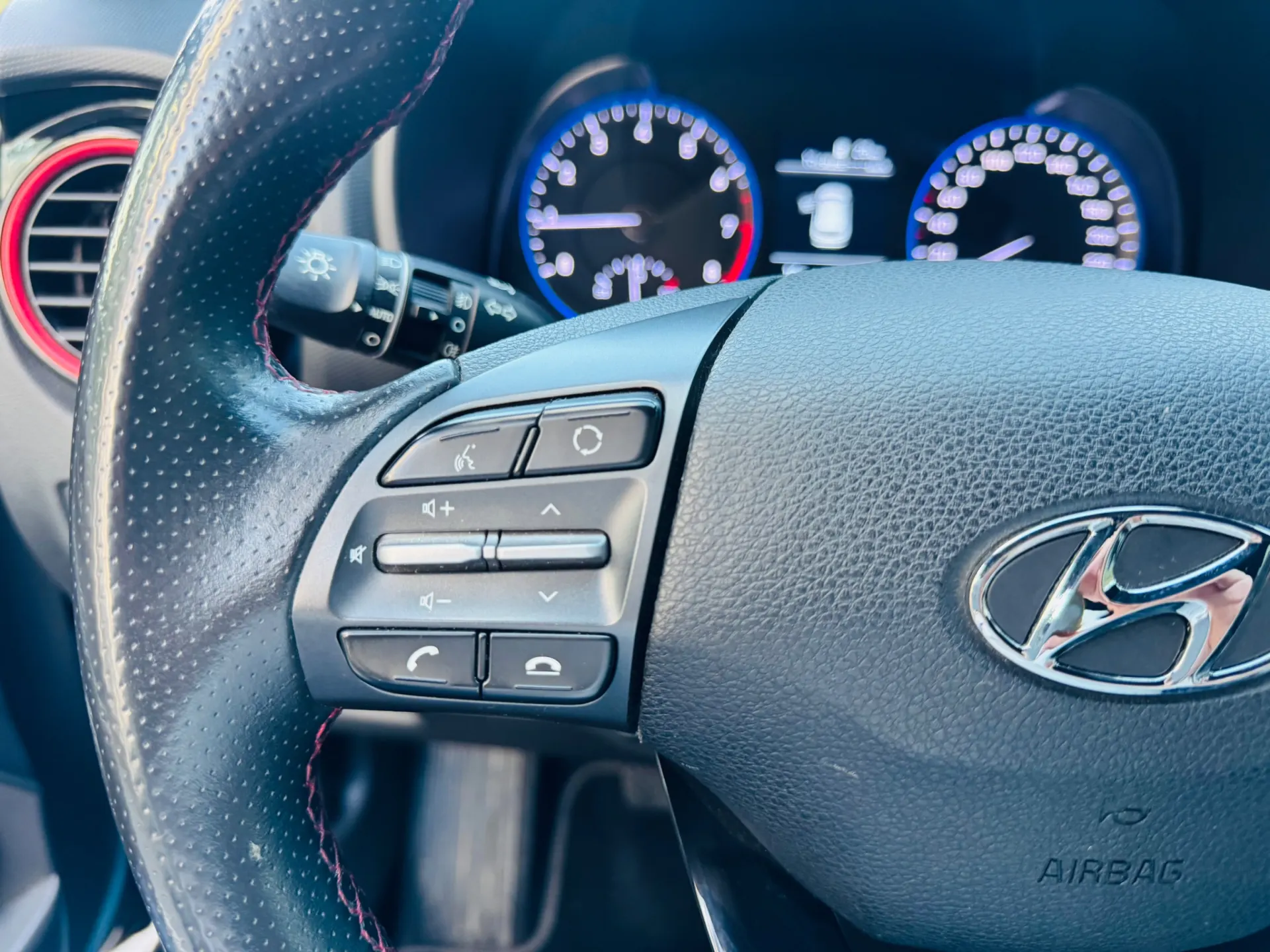 Hyundai Kauai 1.0 T-GDi Premium Pele/Tec.Vermelho 22