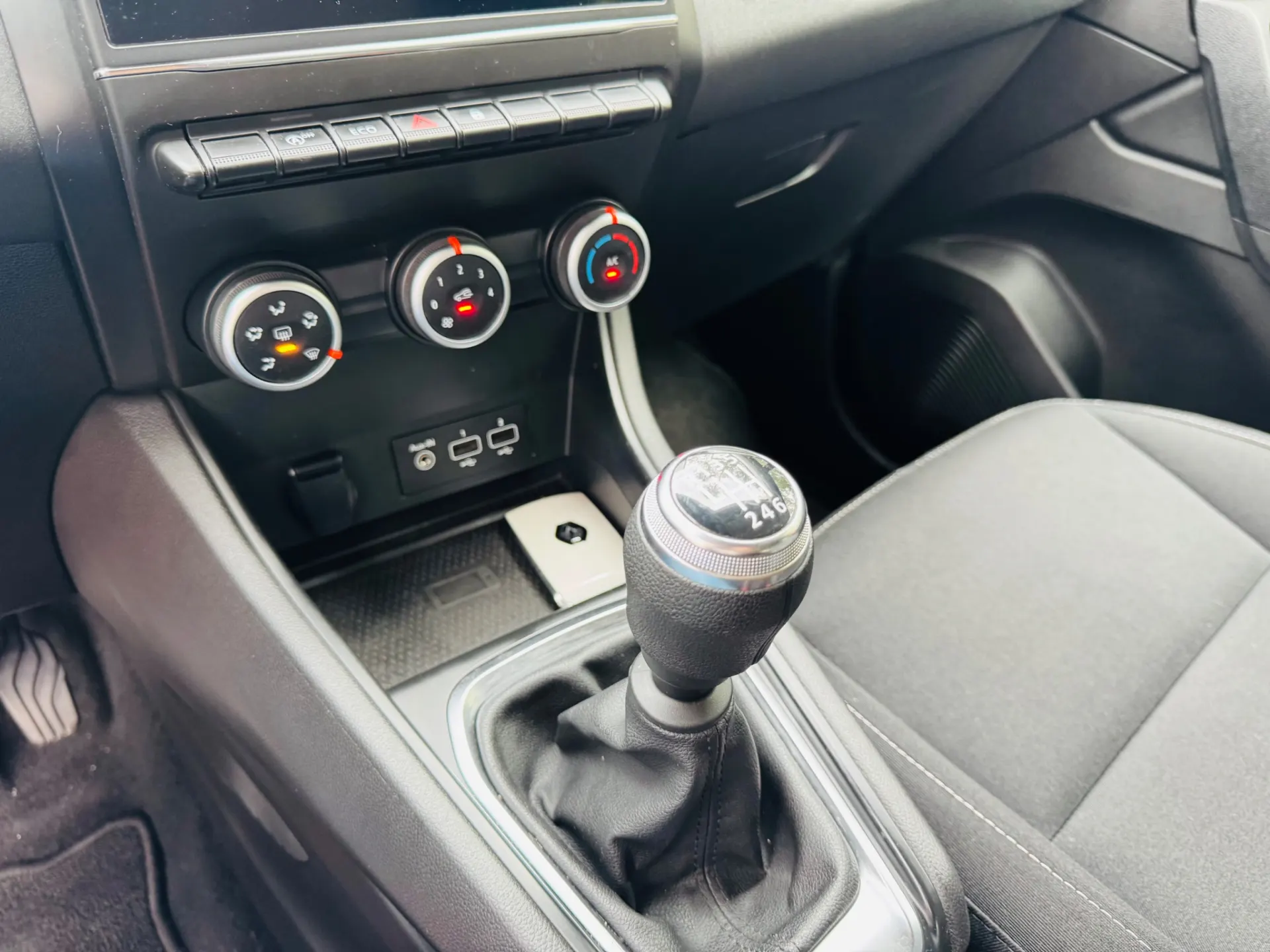 Renault Captur 1.0 TCe Intens Bi-Fuel 37