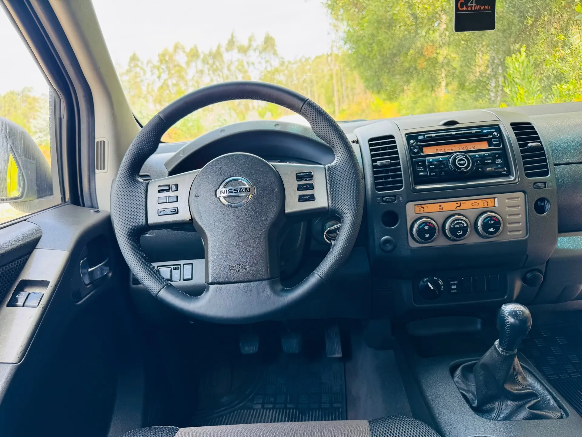 Nissan Navara 2.5 dCi CD SE Eastpak 31