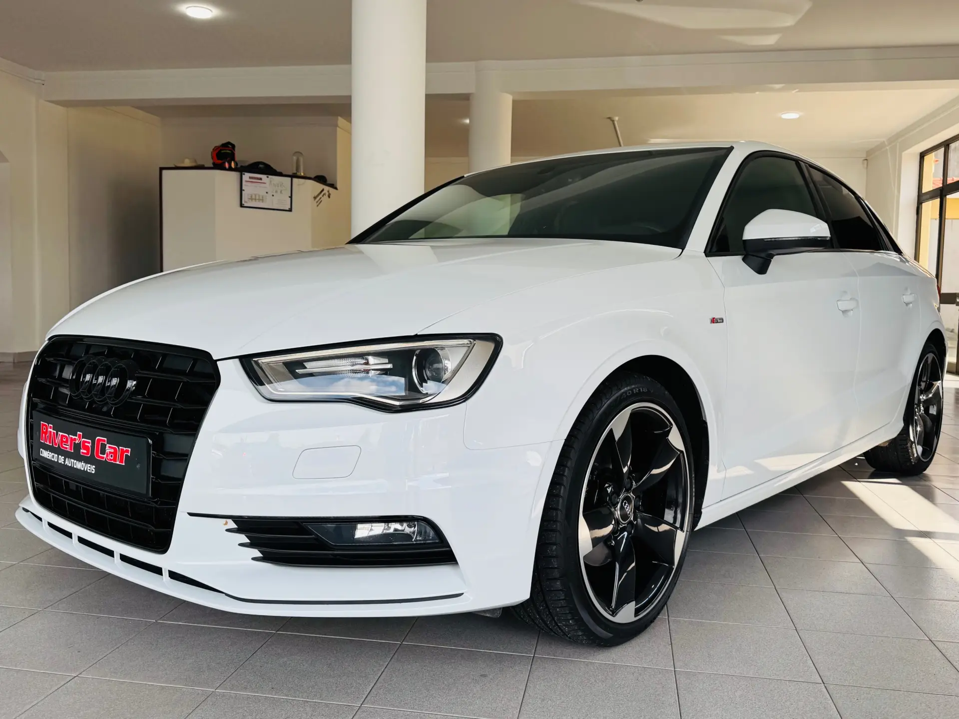 Audi A3 Limousine 2.0 TDI S-line 1