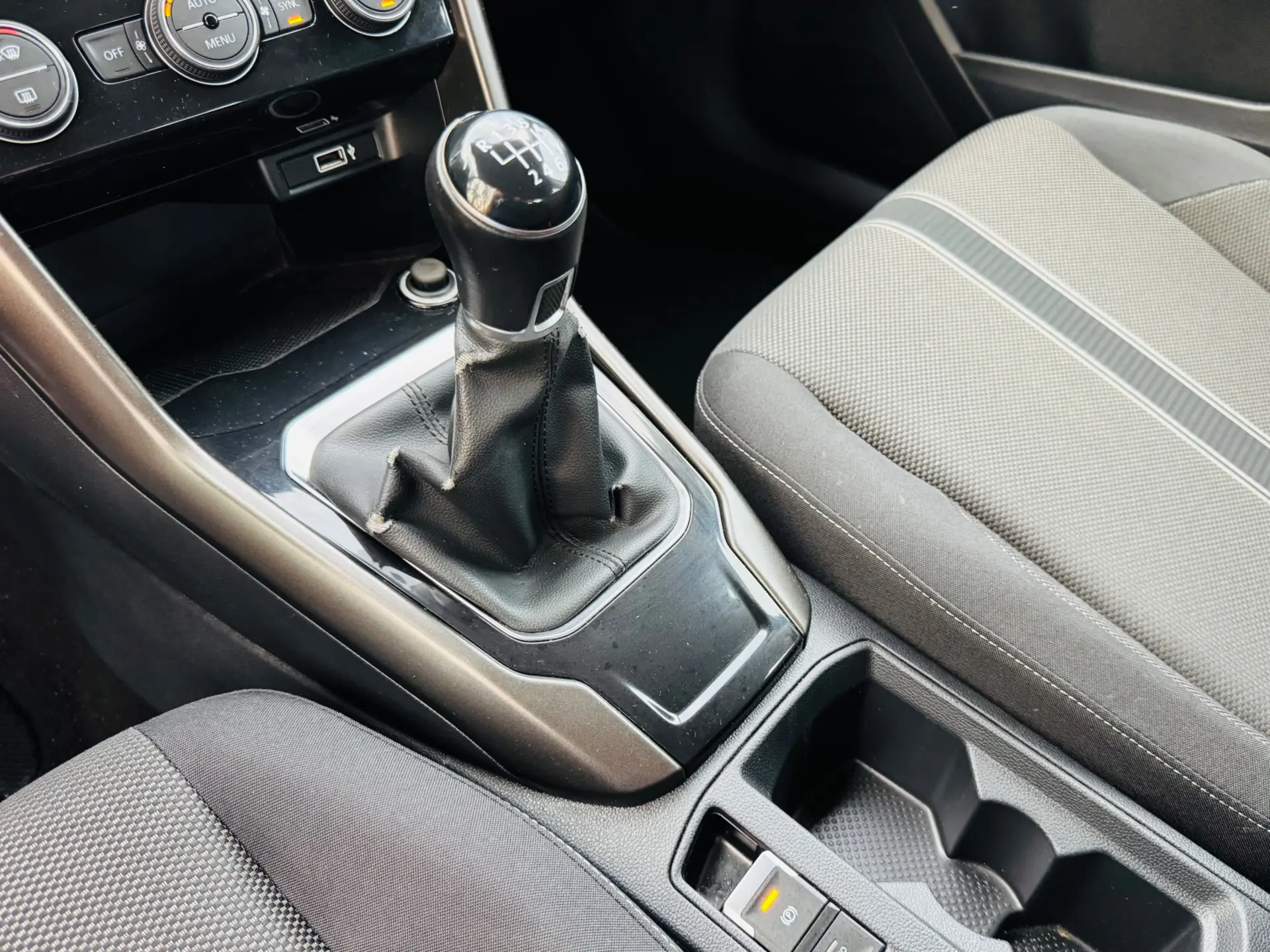 Volkswagen T-Roc 1.0 TSI Style 28